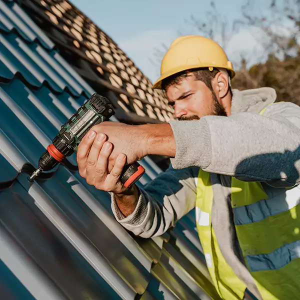 Why Sammamish Homeowners Choose Sammamish Roofing Pro for Steel Roof Repair Service?